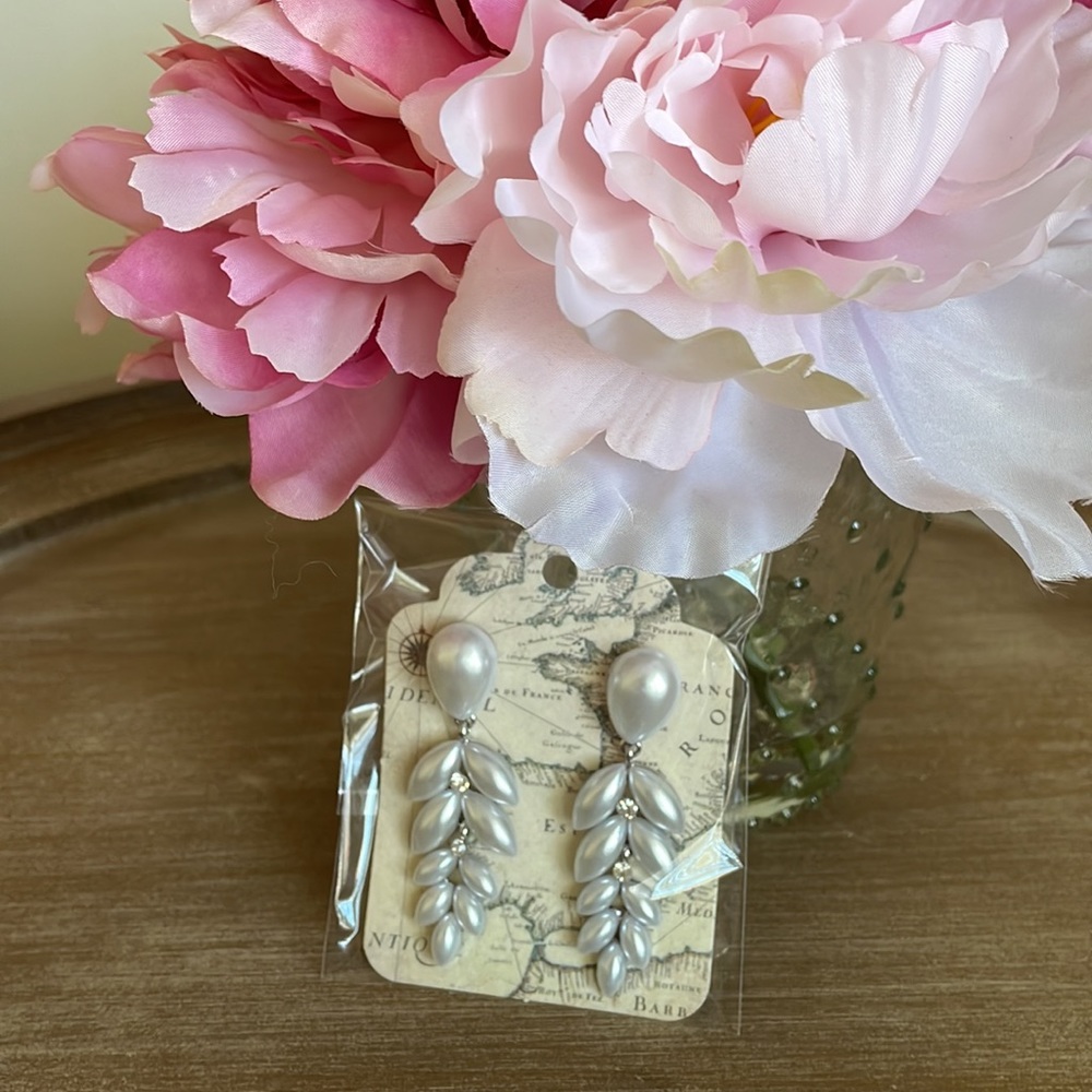 Pearlescent Drop Statement Earrings - image 3